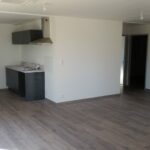 St Jeur d'Ay - Cuisine et couloir d'une maison modulaire bois